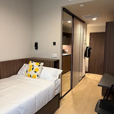 Otel Lemonade
