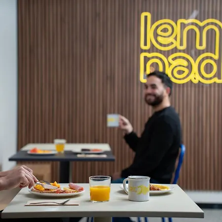 酒店 Lemonade 圣地亚哥－德孔波斯特拉